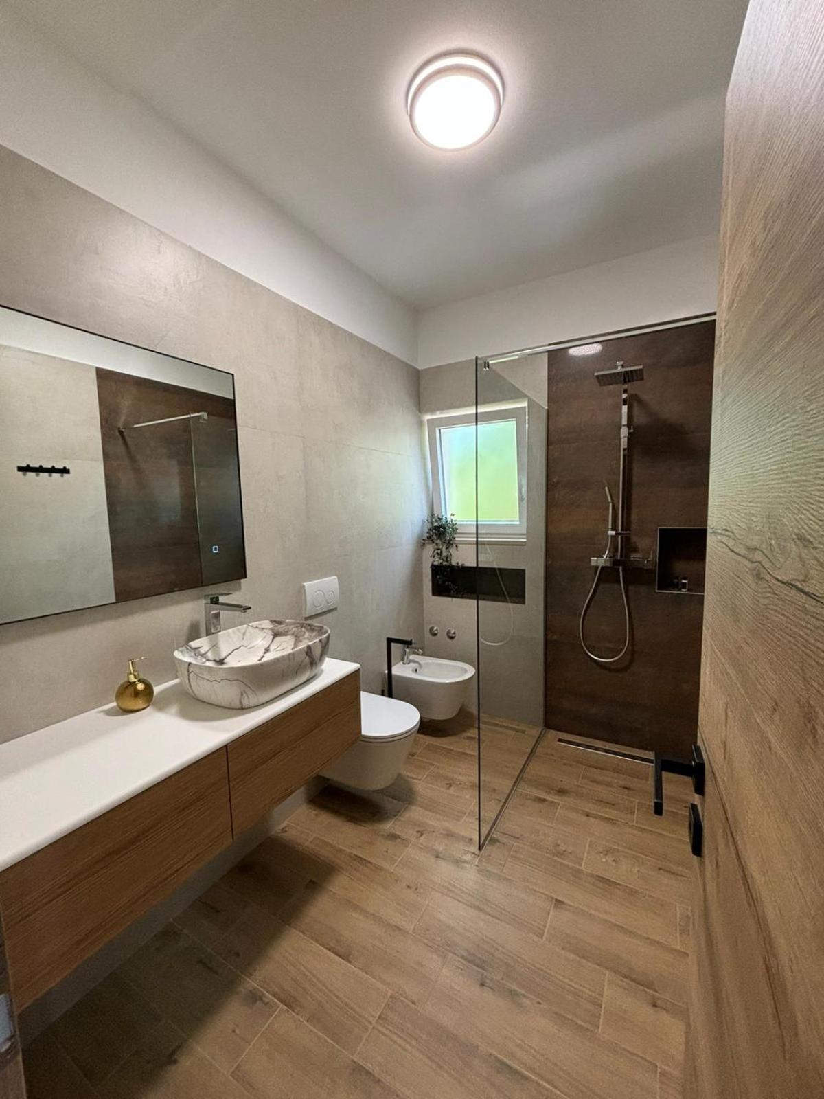 Apartment And Room Marlen 罗维尼村 外观 照片