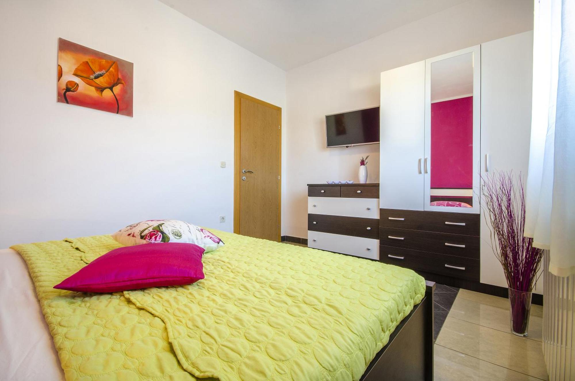 Apartment And Room Marlen 罗维尼村 客房 照片