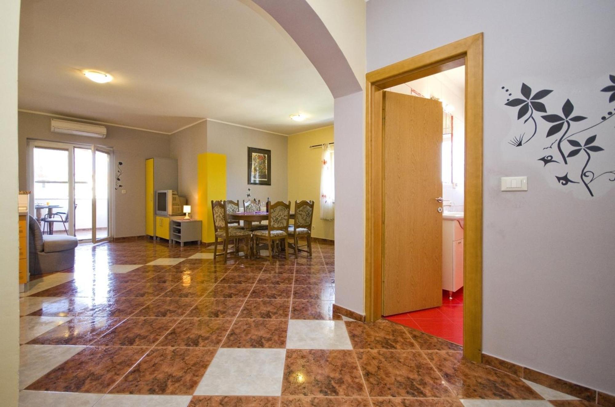 Apartment And Room Marlen 罗维尼村 客房 照片