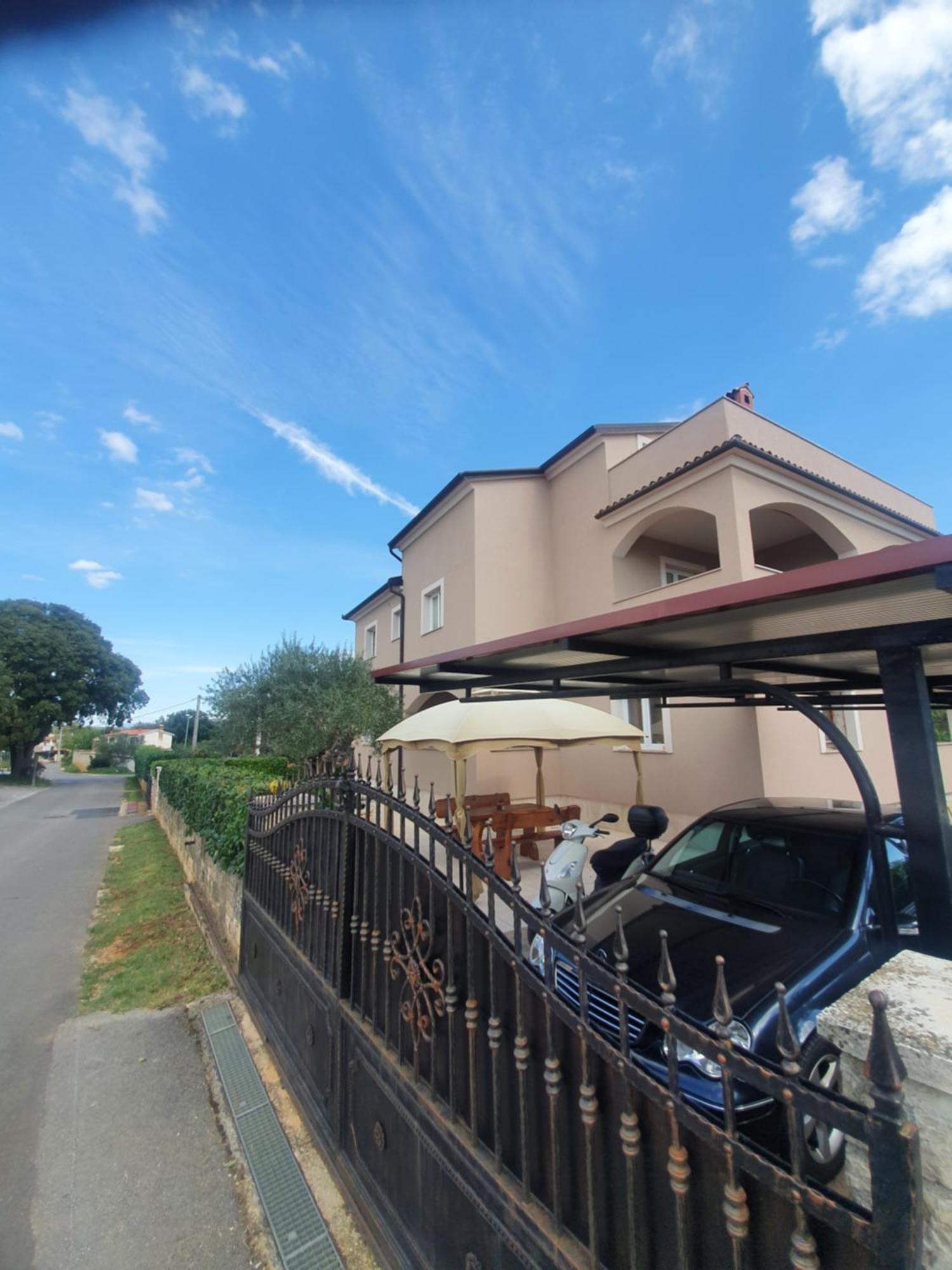 Apartment And Room Marlen 罗维尼村 外观 照片