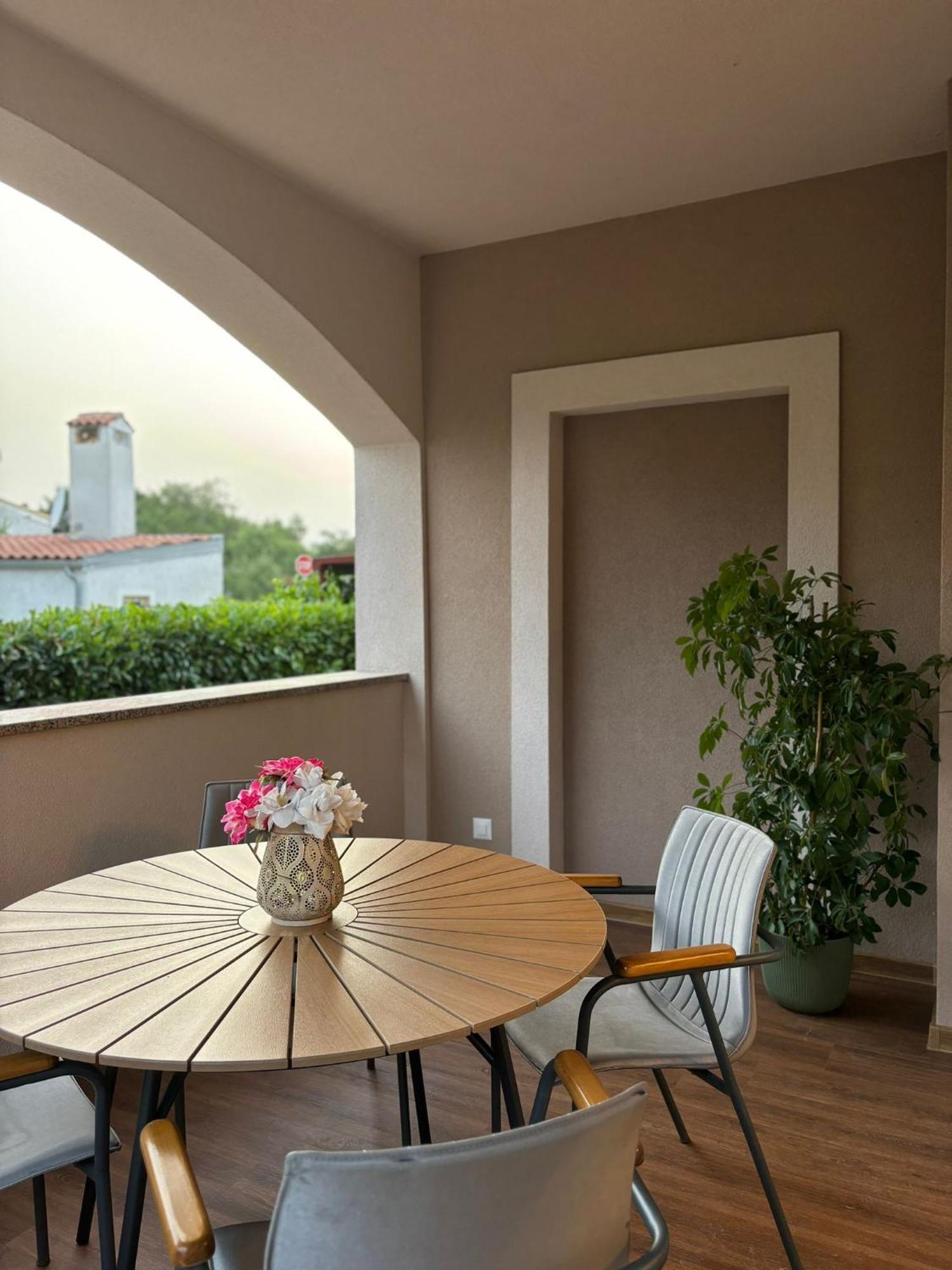 Apartment And Room Marlen 罗维尼村 外观 照片