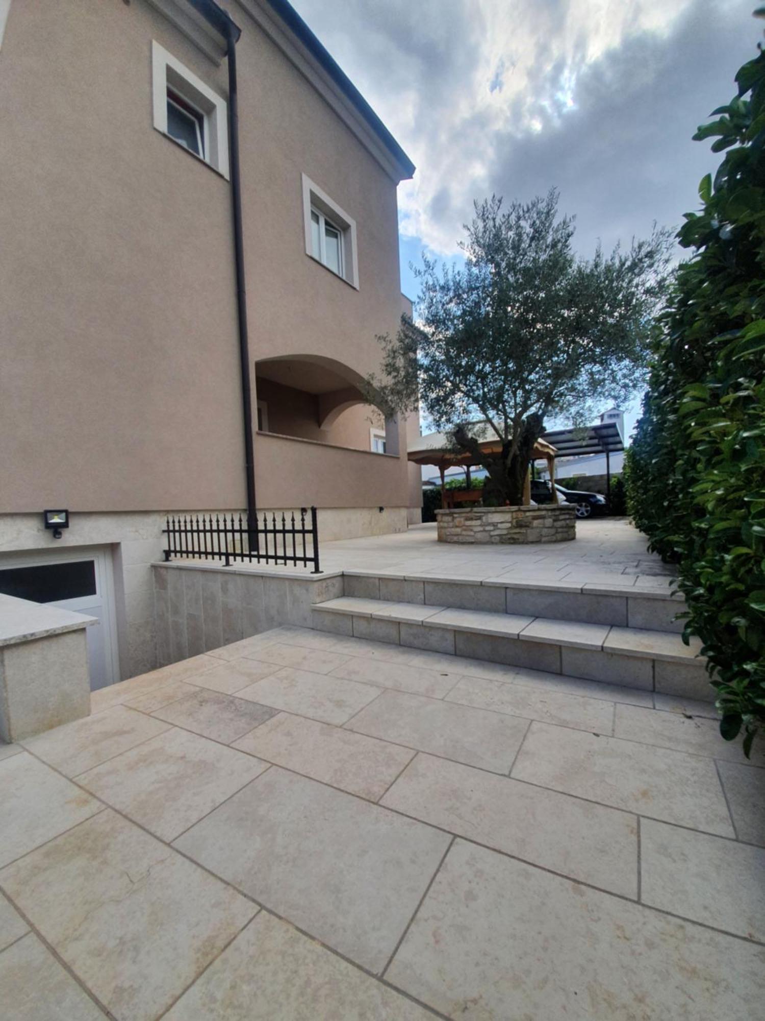 Apartment And Room Marlen 罗维尼村 外观 照片