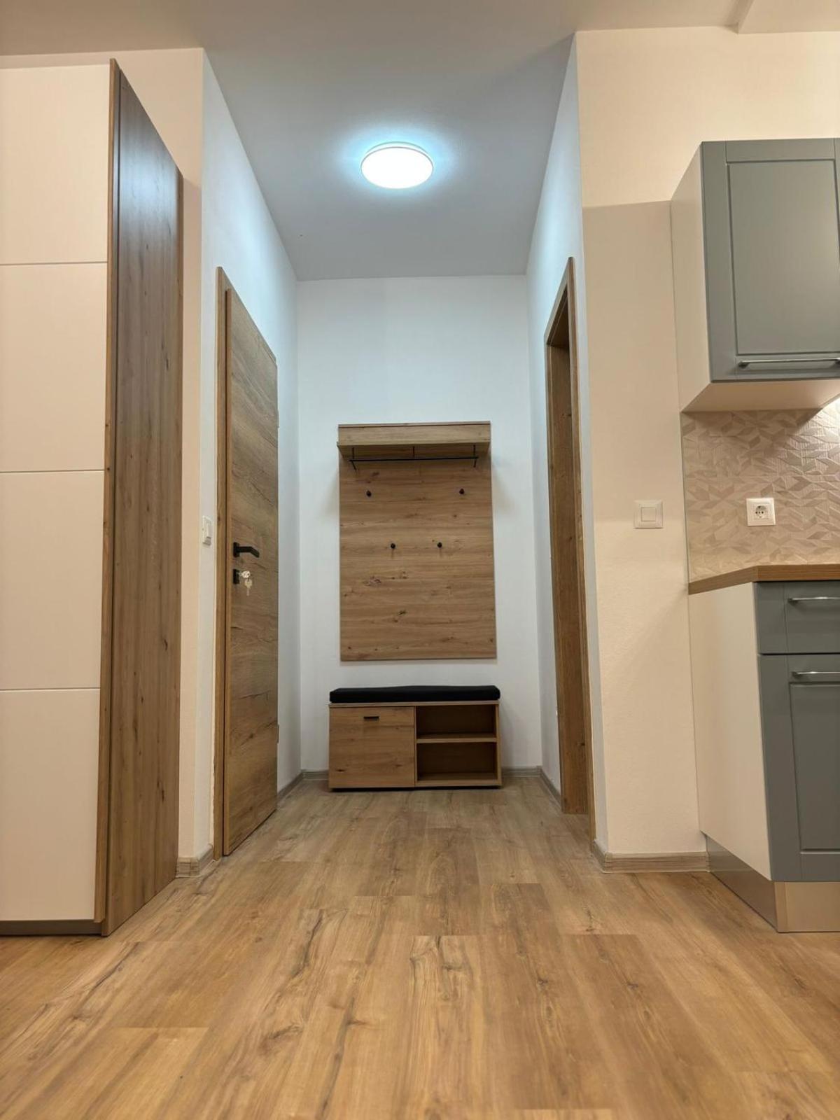 Apartment And Room Marlen 罗维尼村 外观 照片