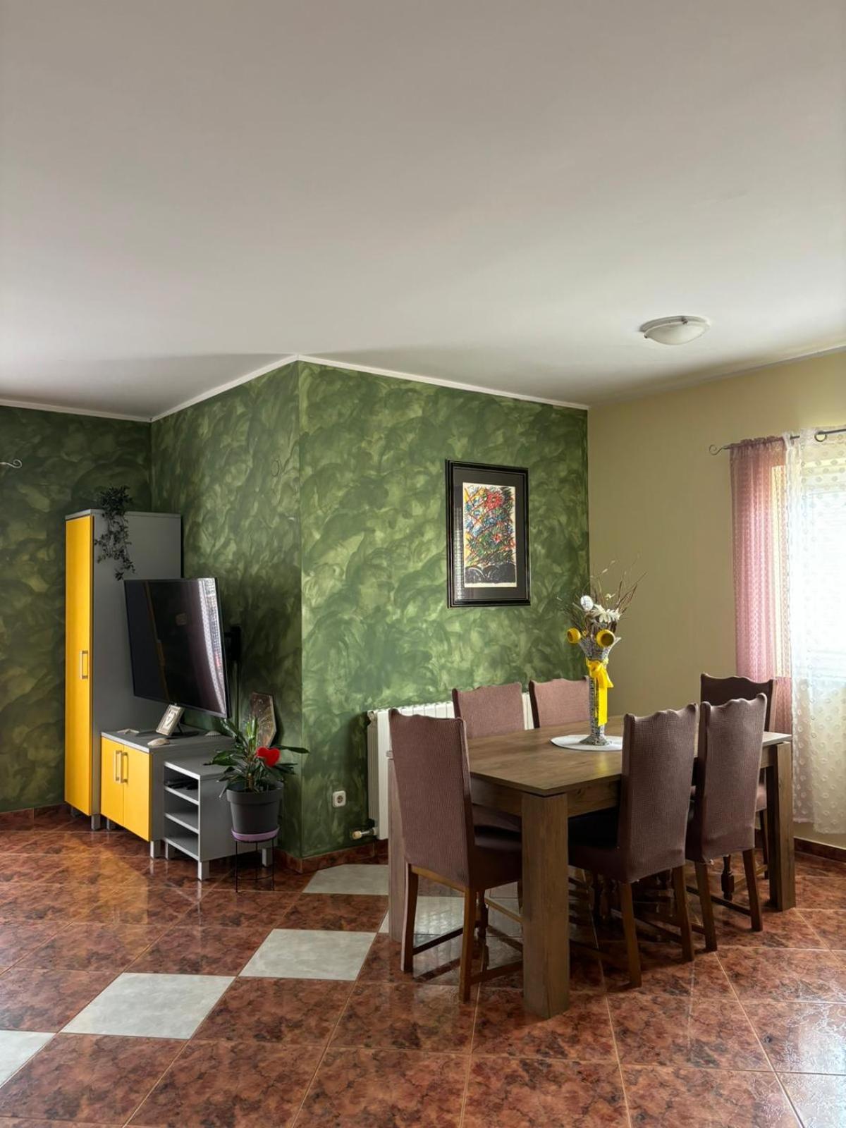 Apartment And Room Marlen 罗维尼村 外观 照片