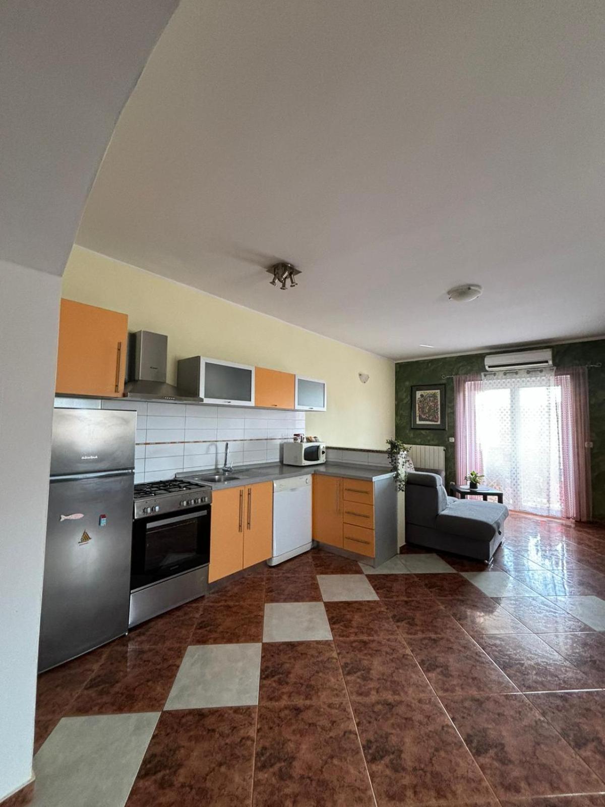 Apartment And Room Marlen 罗维尼村 外观 照片