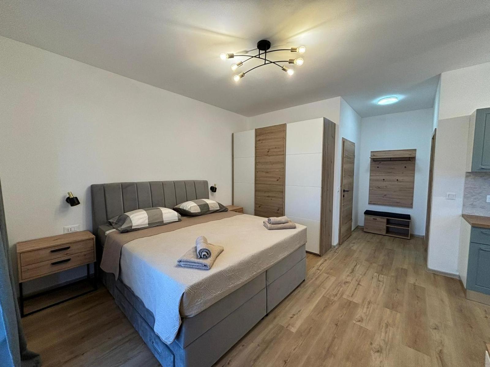 Apartment And Room Marlen 罗维尼村 外观 照片