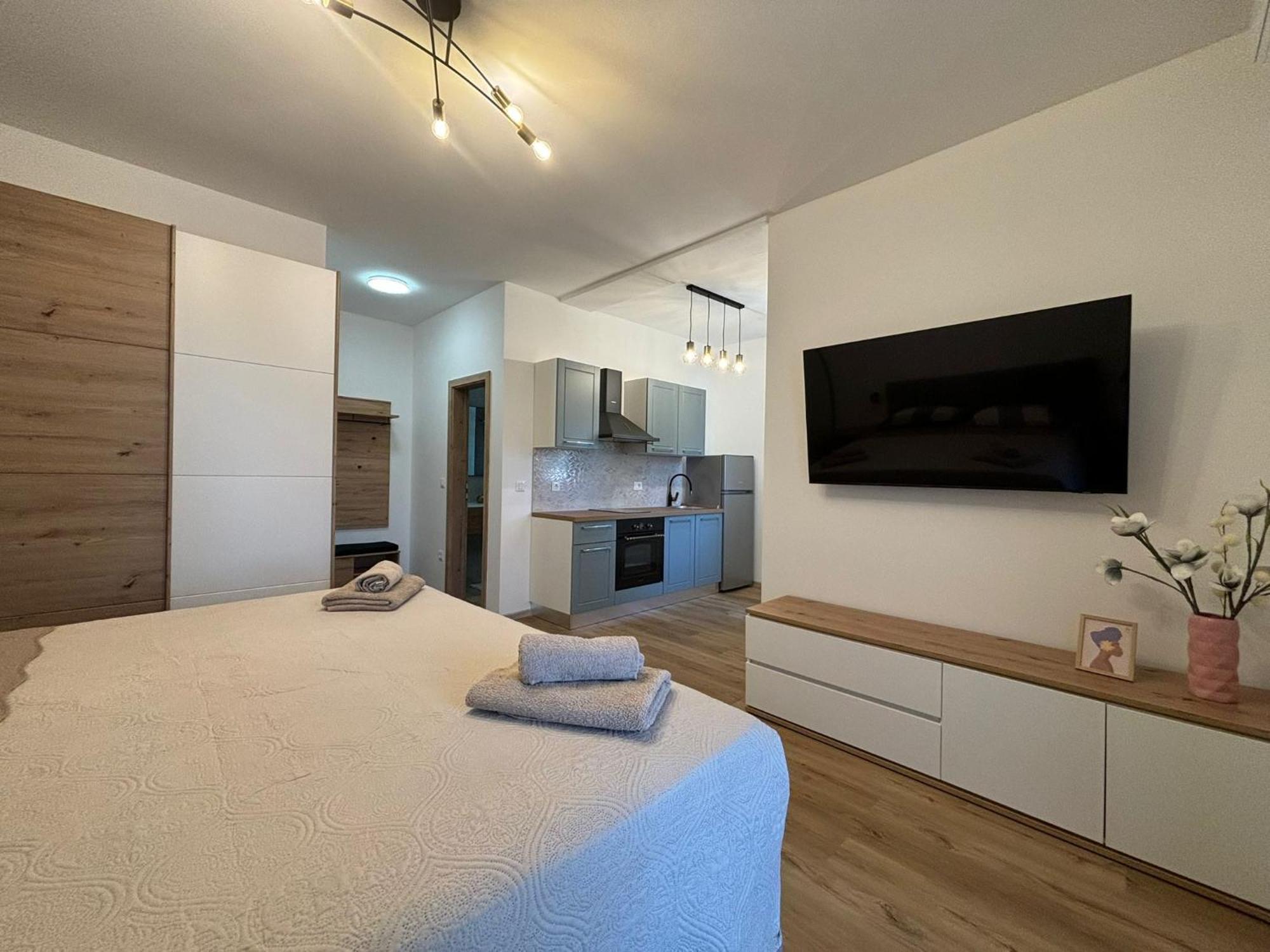 Apartment And Room Marlen 罗维尼村 外观 照片